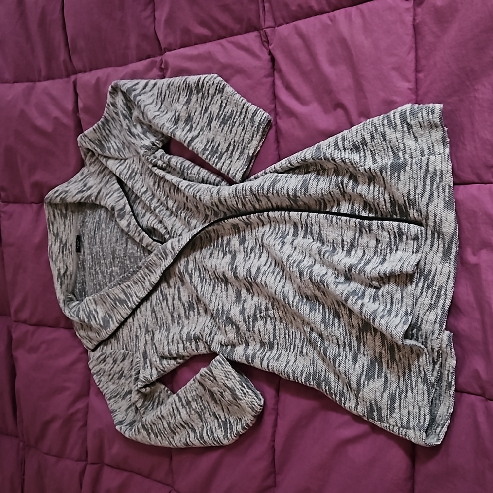 Avon Studio 1886 black & white marled knit long sweater w faux leather trim S/M